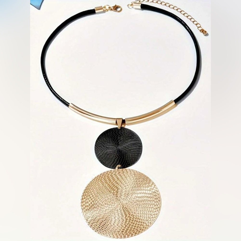 Last One! Beautiful Black & Gold Statement Necklace - Picture 5 of 10